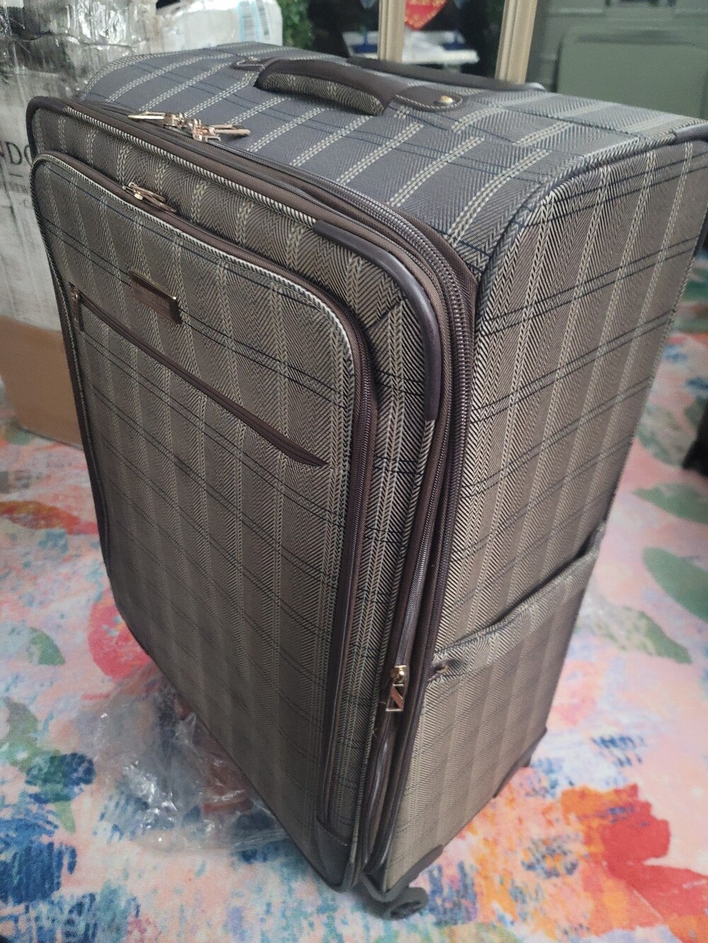 LONDON FOG CAPPOCINO 31" LUGGAGE BAG -